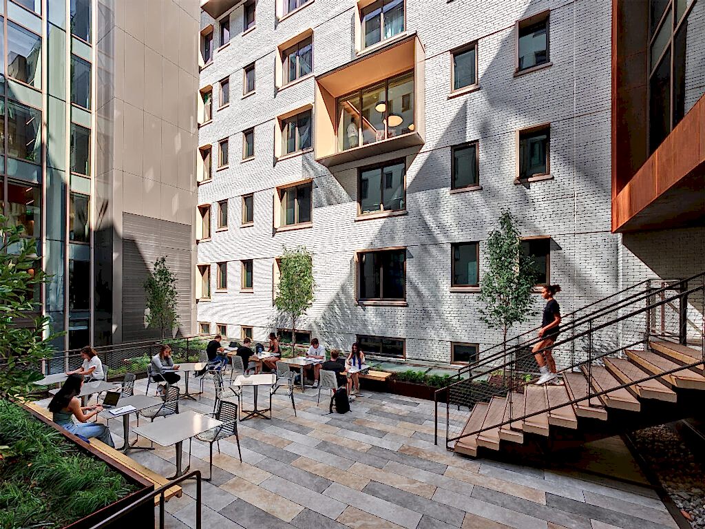 Thurston Hall_Exterior_Upper Courtyard Patio_VMDO_Alan Karchmer