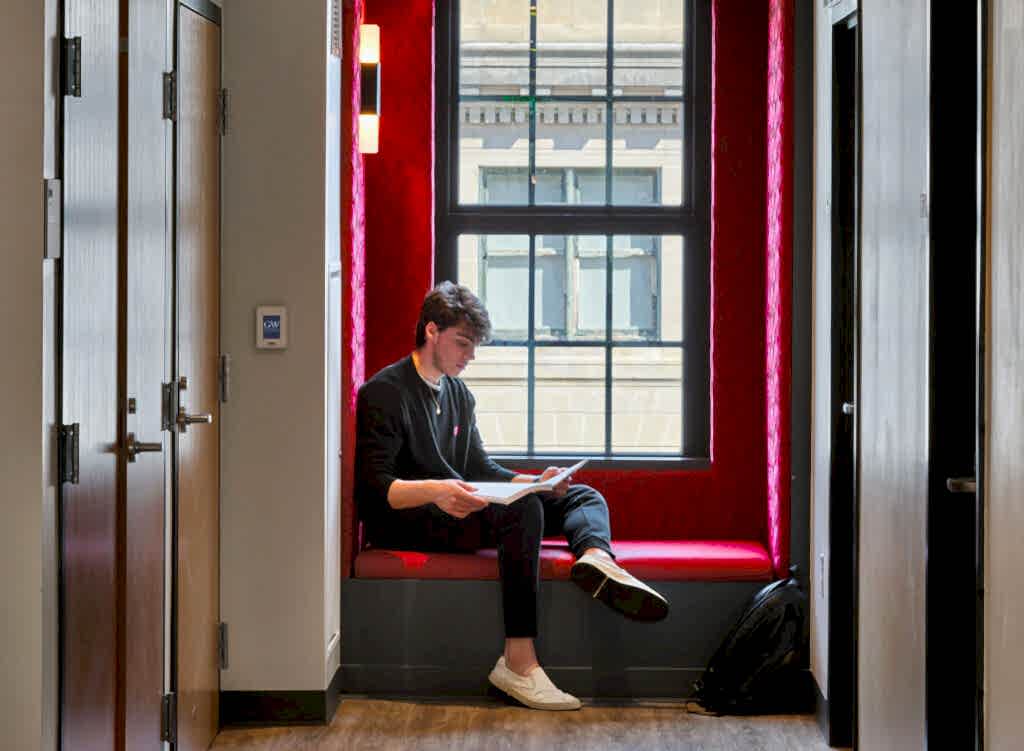 Web_Thurston Hall_Interior_Reading Nook_VMDO_Alan Karchmer